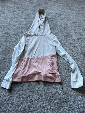 BKE Colorblock Hoodie in Cream and Light Pink
